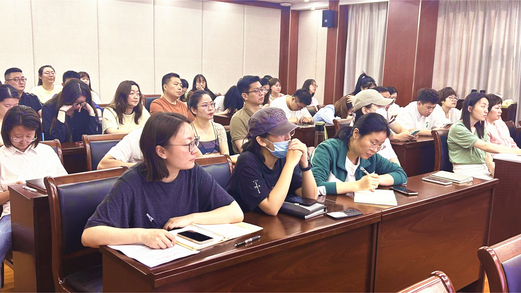 betway必威开展“家校沟通——为学生心理健康搭建坚实桥梁”心理健康专题培训活动