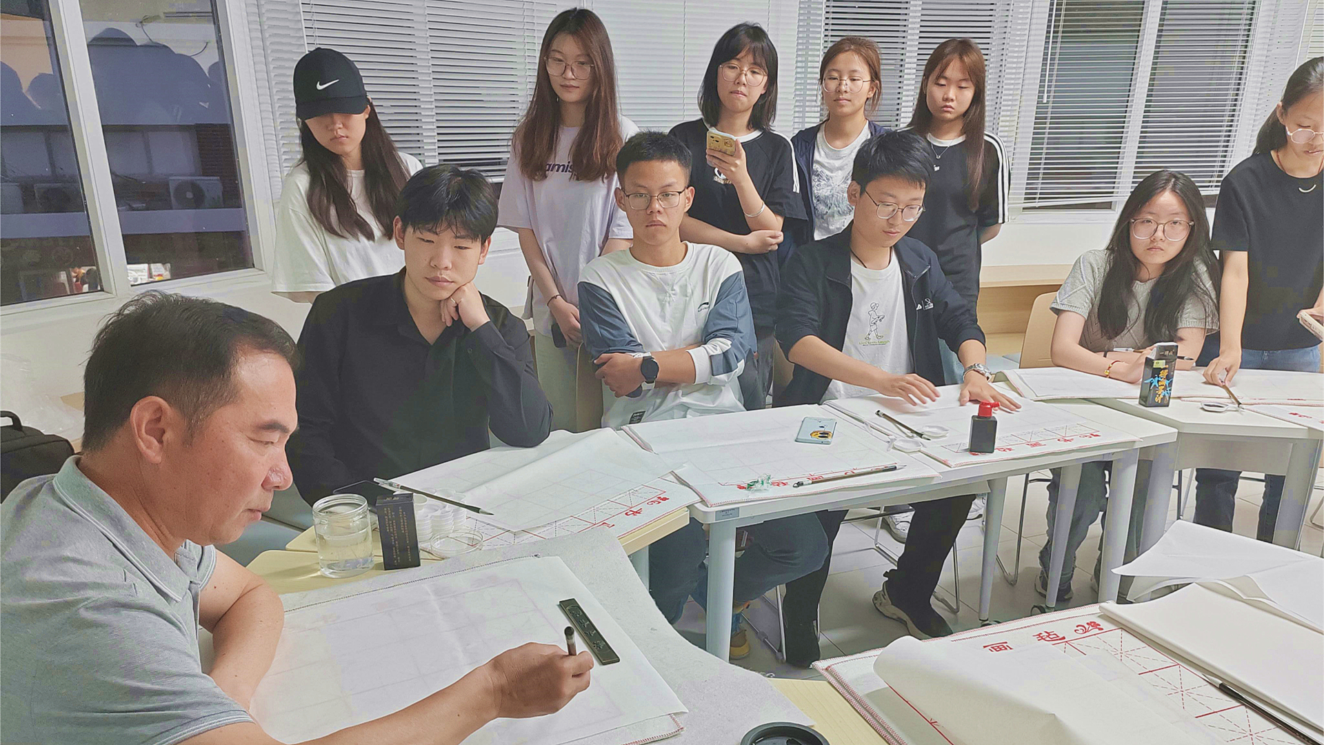 betway必威关工委举办“笔绘心境·墨润心灵”主题书画活动